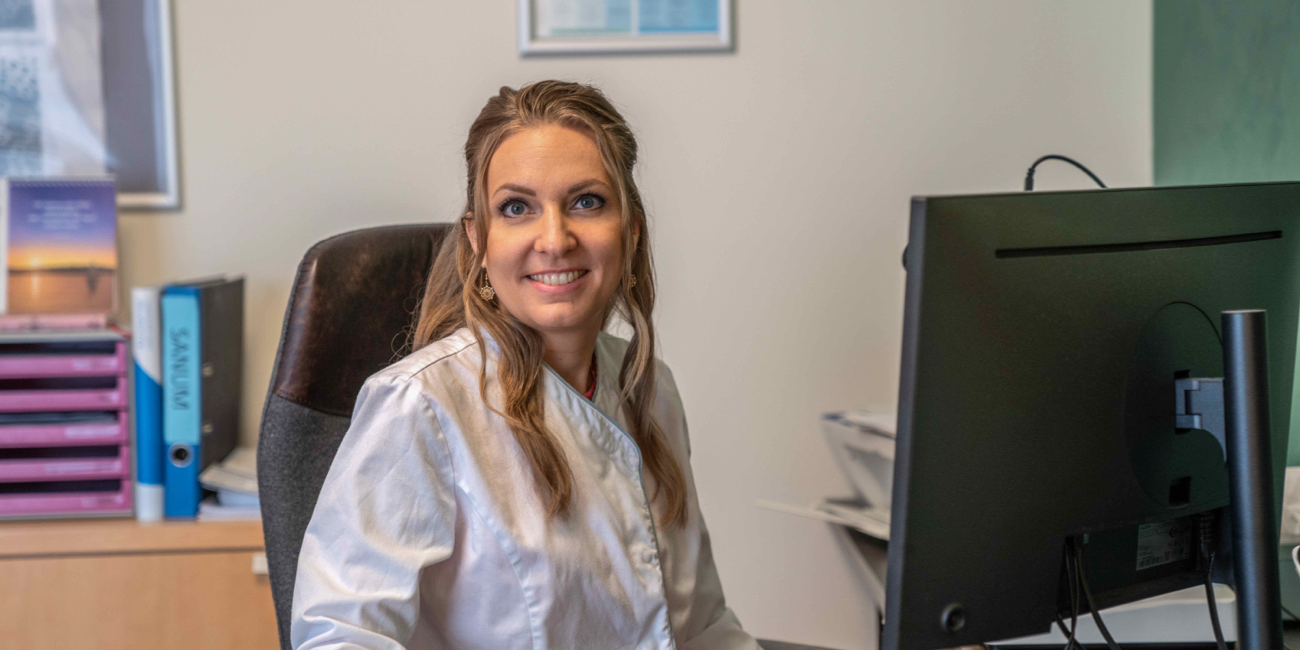 Heilpraktikerin Stephanie Biller in ihrer Praxis in Aichach